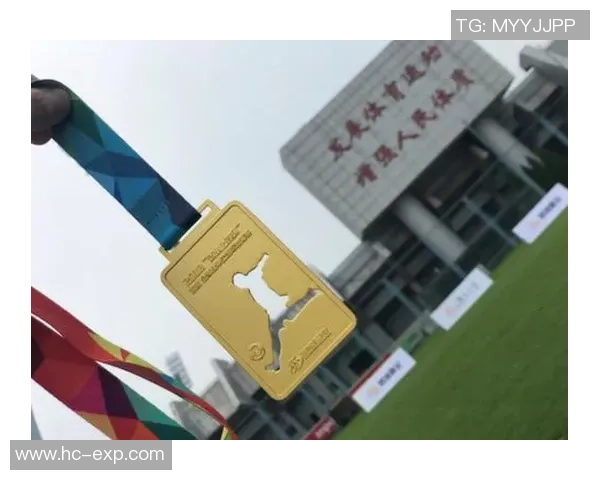 星光璀璨绿茵场 球王聚集荣耀时刻 共绘足球传奇新篇章