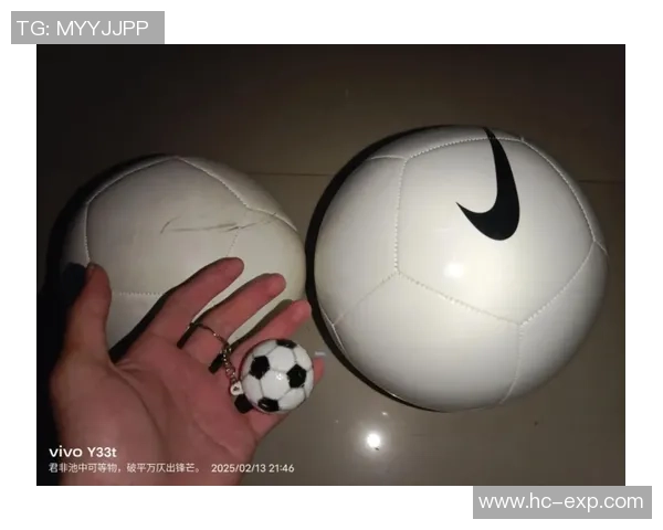 足球球星小挂件潮流收藏与日常搭配创意分享